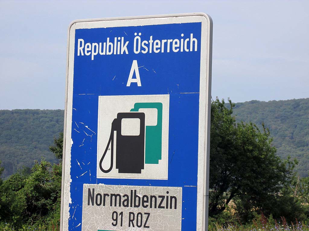 Bratislava-Slovakia_Bad Deutsch Altenburg-Austria-border crossing