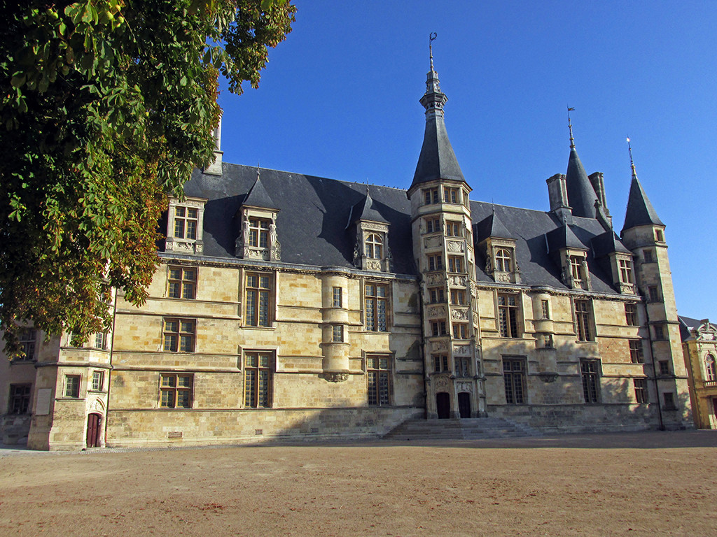 Nevers-La Charite Sur Loire-France--Nevers Palace