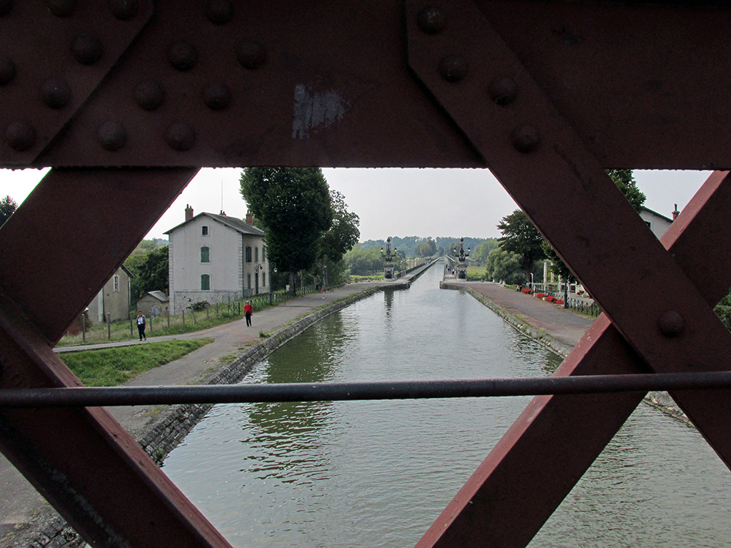 Cosne-Cours-Sur-Loire-Gien-France-Briare -pont Canal