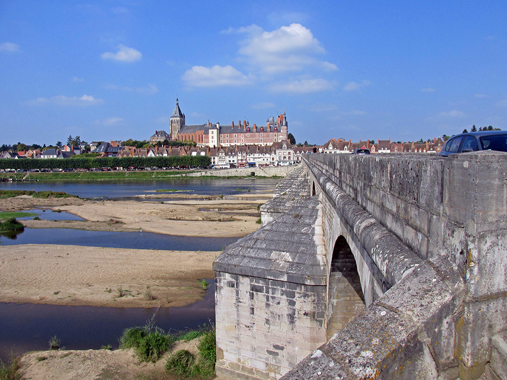 Cosne-Cours-Sur-Loire-Gien-France-Gien bridge