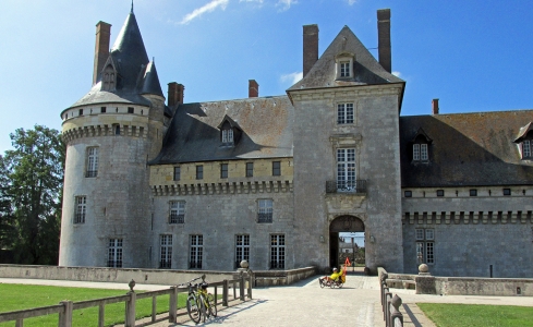 Gien-Jargeau-France- bike path-Chateau Sully-Sur-Loire