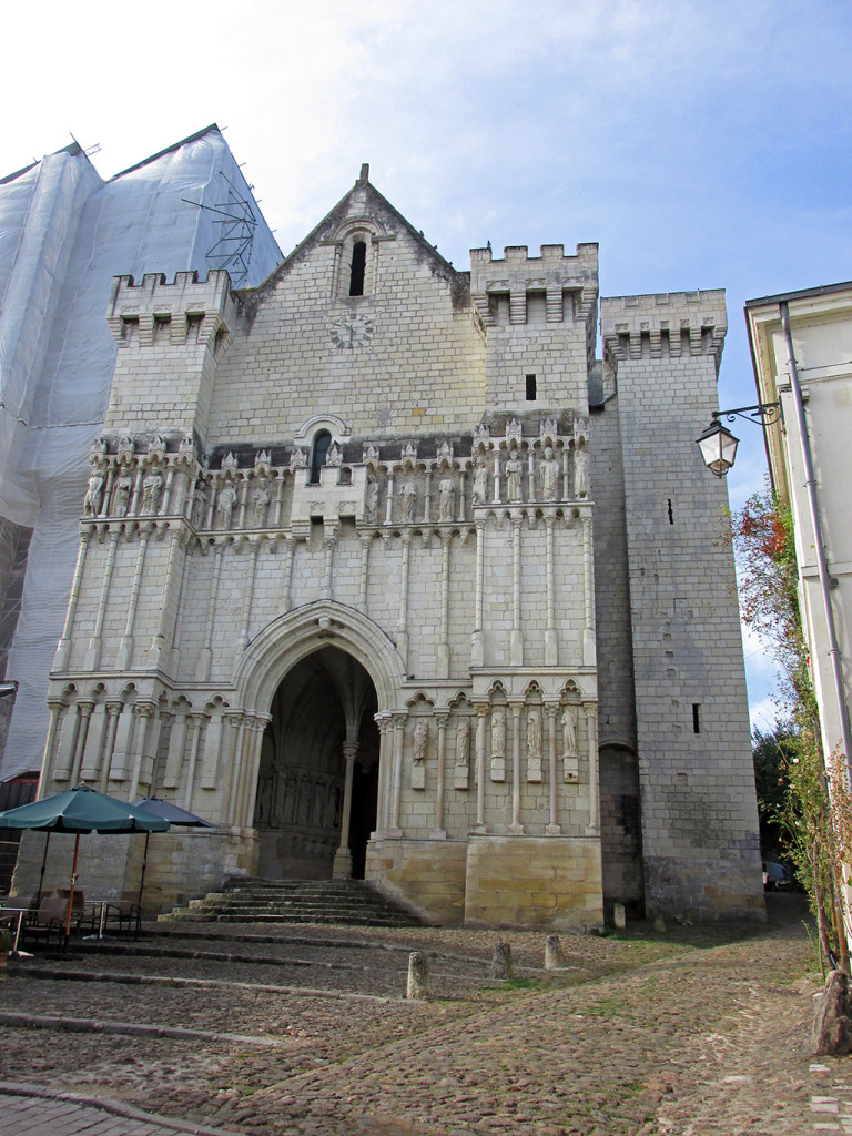 Savigny-en-Veron-Gennes-cathedral
