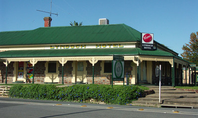 Bicycling Southern Australia-Aussie Pubs provide food and lodging