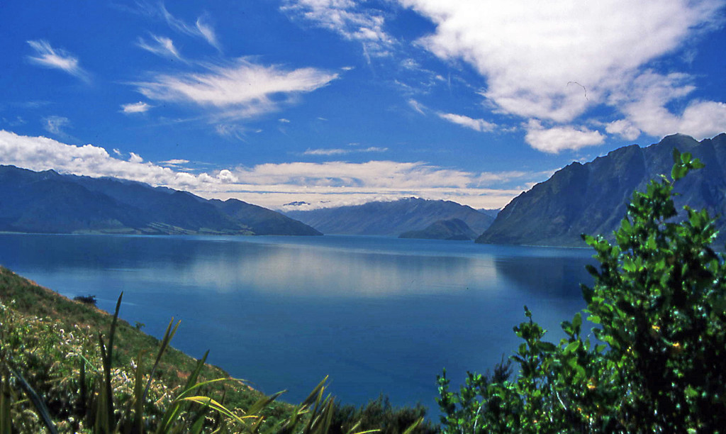 Bicycling South Island New Zealand-Lake Wanaka
