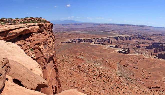Hiking Utah-Hiking Arches-Canyonlands National Parks-Hiking Island in the Sky-Grandview-Trail