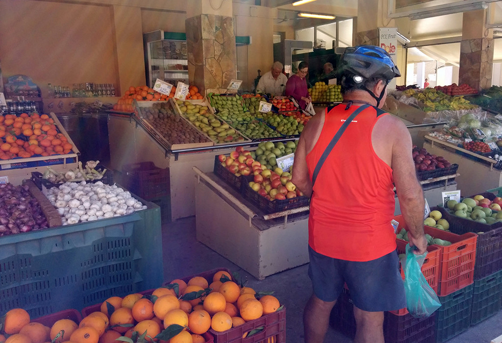 Bicycling Kephalonia-Argostoli market